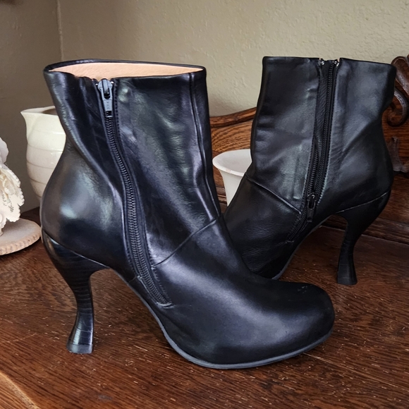 Fluevog Jolie Boots - Picture 3 of 10